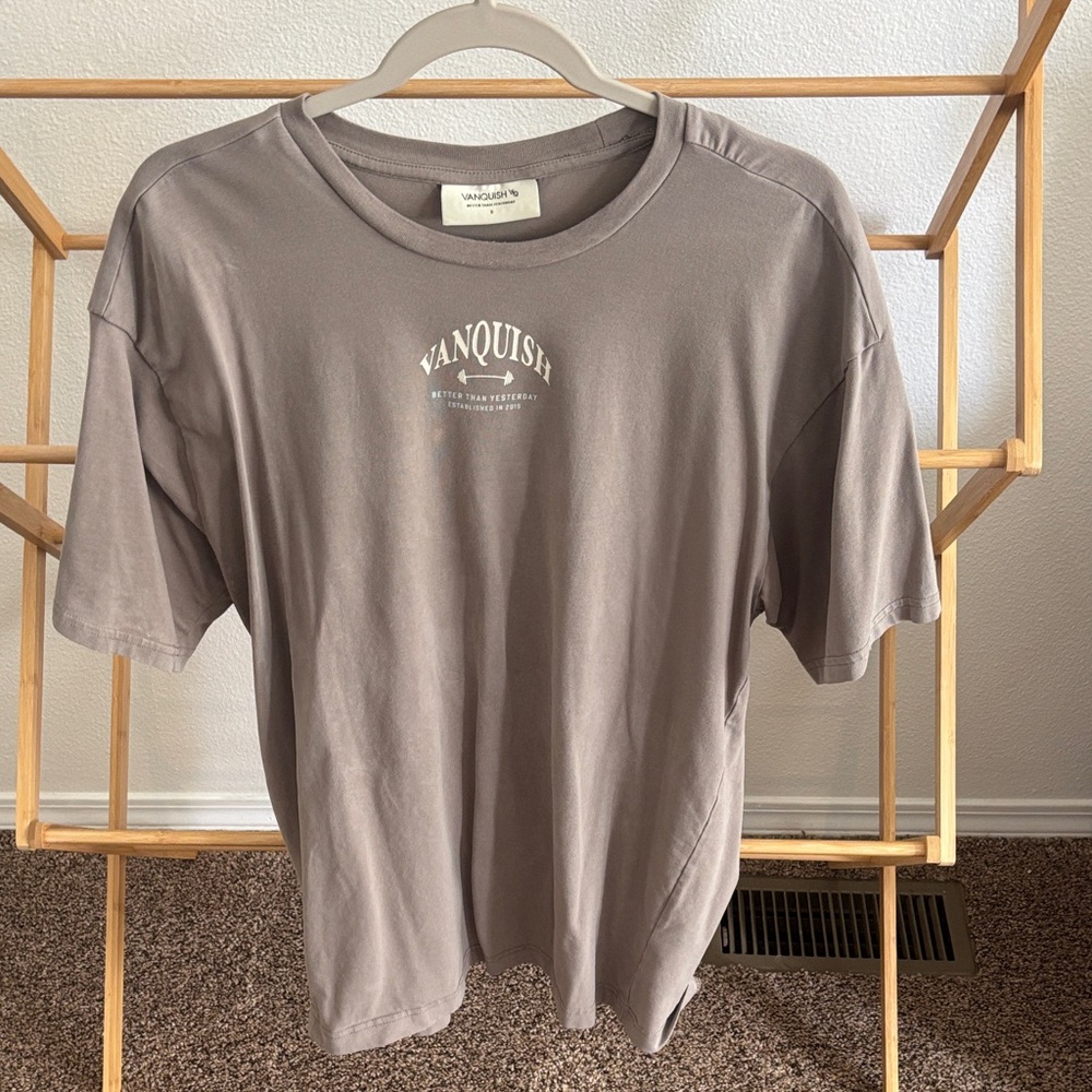Vanquish Men's Short Sleeve Logo Tee in Taupe
